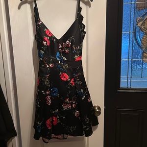 B. Smart Size 5 black floral lace-back mini dress